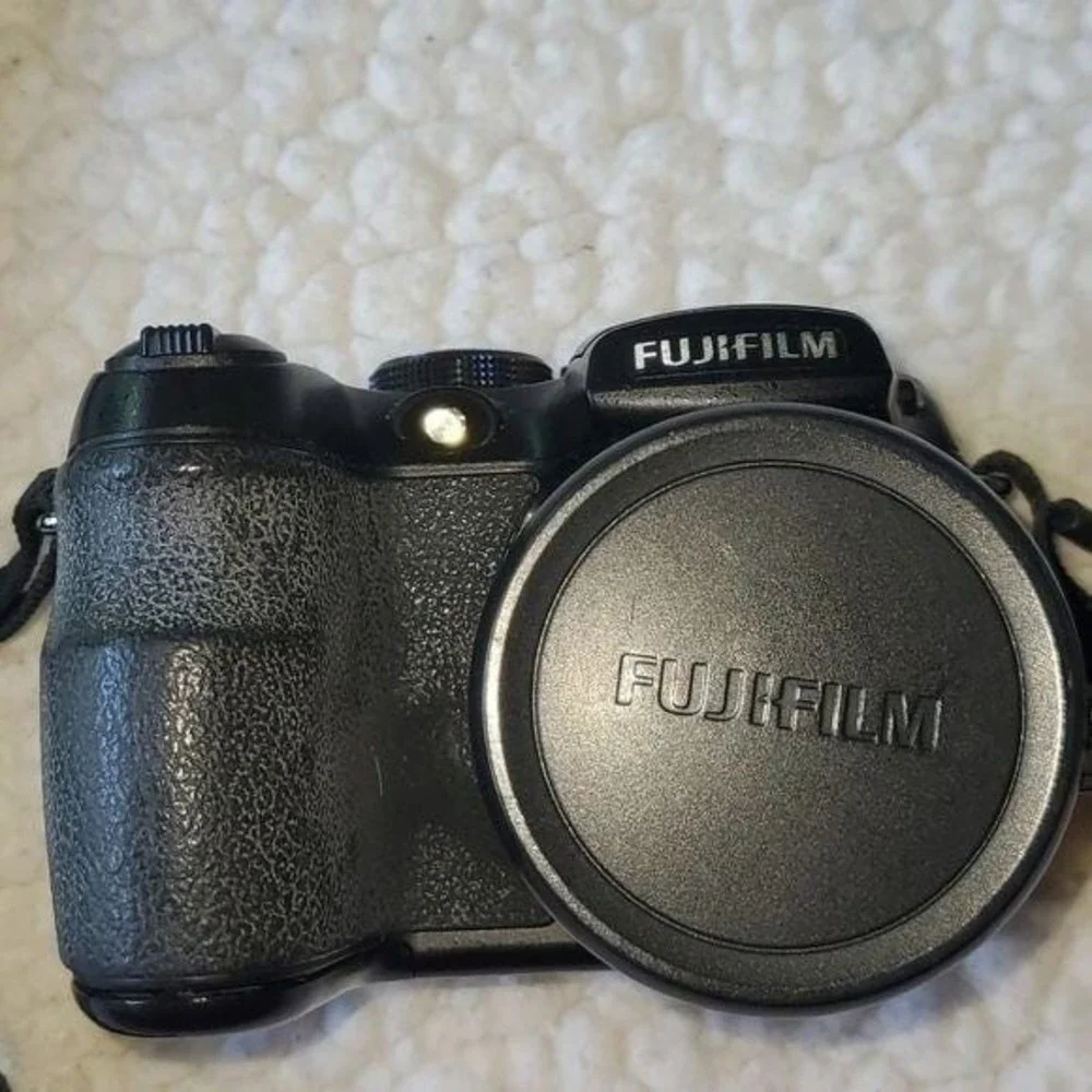 Fujifilm Finepix S1500 MP‎ 12X Image Camera, Strap & Lens Cover